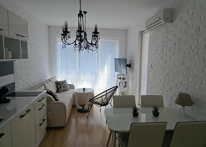 Apartment Romans Marin *